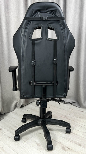 Игровое геймерское кресло Calviano 1585 Черный, с подножкой